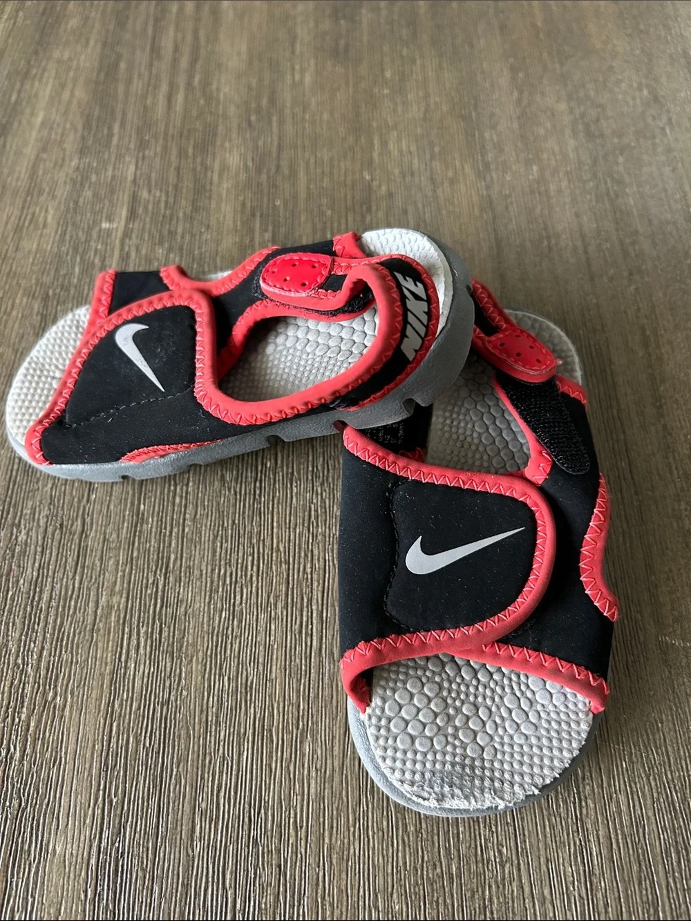 Nike Kids Black and Red Logo Hook-and-Loop Sandals, Sz. 5.